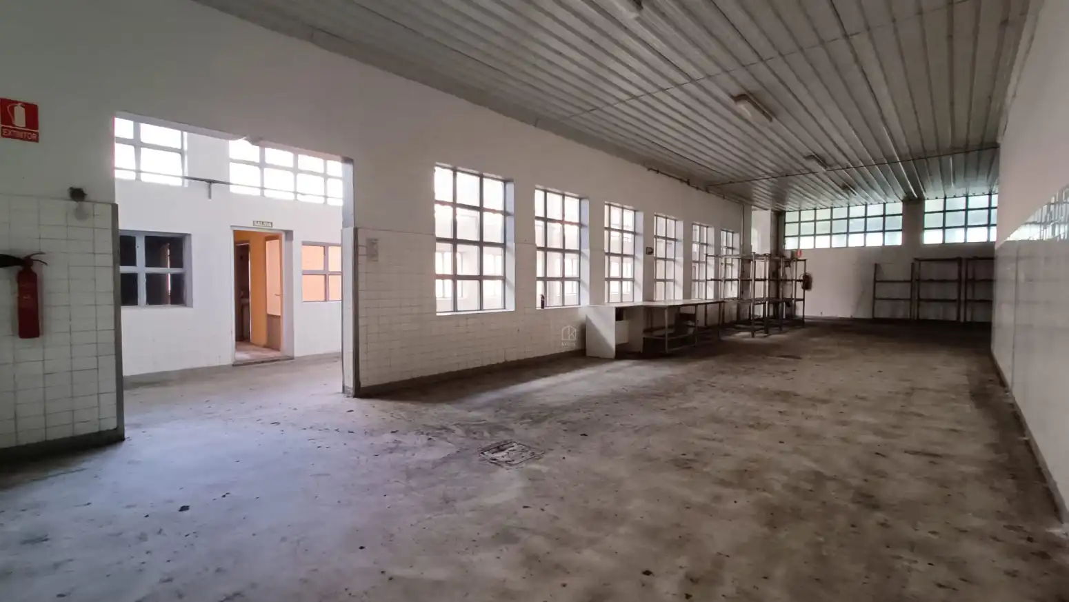 Fabrikhallen zum Verkauf in Tineo