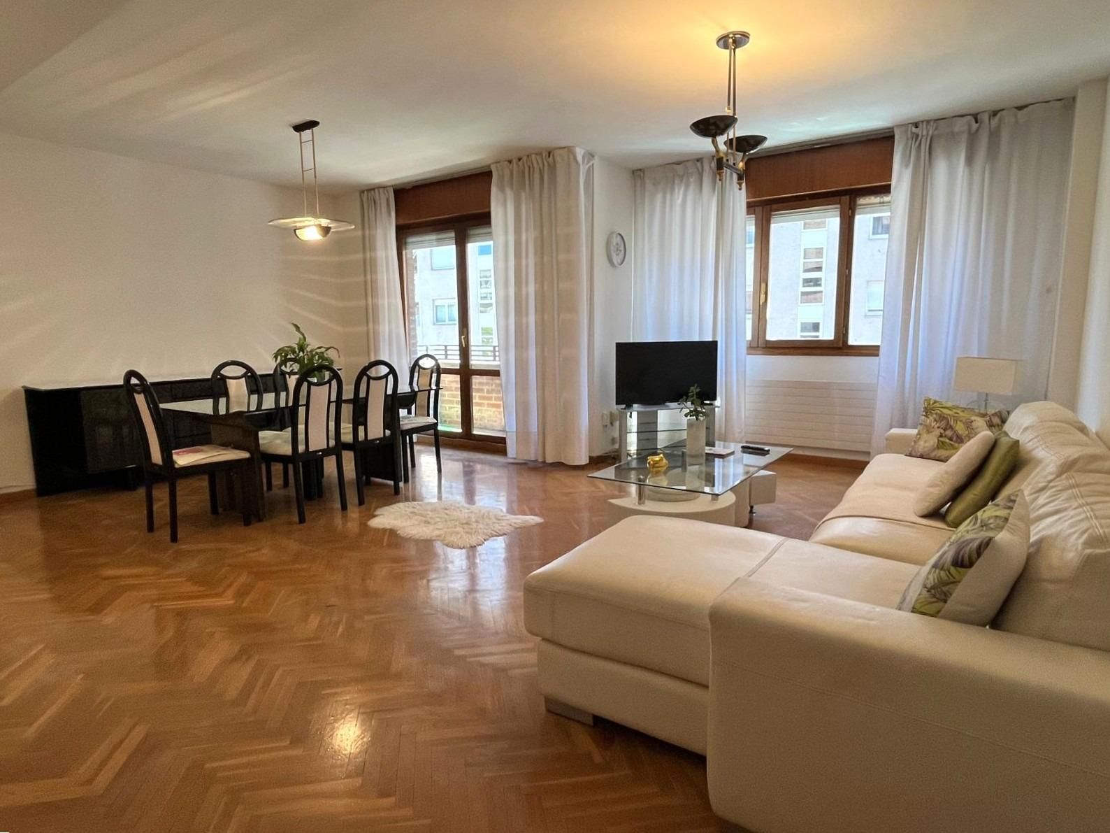 Sala de estar de Piso en venta en  Pamplona / Iruña con Calefacción, Parquet y Balcón