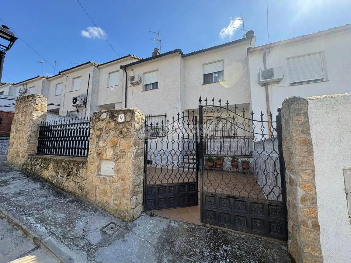 Vista exterior de Casa adosada en venta en Calera y Chozas con Aire acondicionado, Calefacción y Terraza