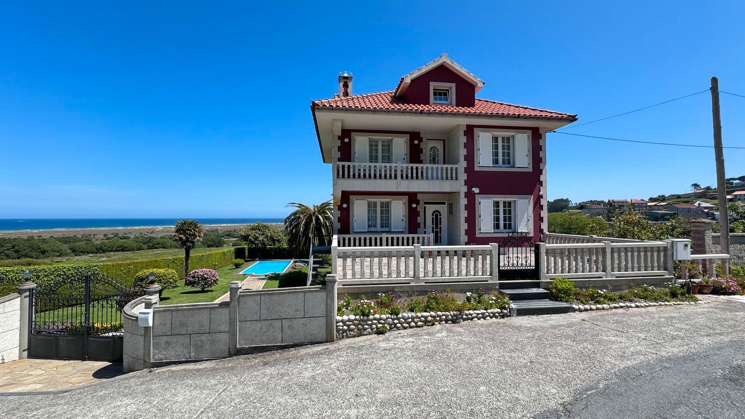 Exterior view of House or chalet for sale in A Coruña Capital   with Heating, Private garden and Swimming Pool