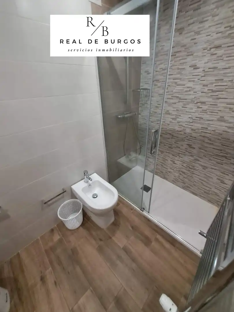 Baño de Piso de alquiler en Valladolid con Calefacción, Terraza y Amueblado