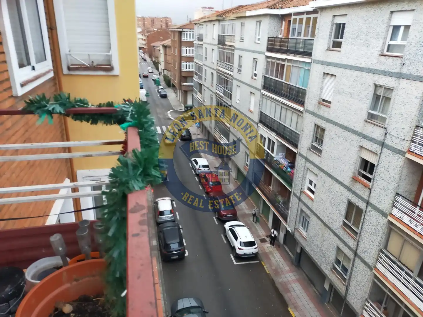 Vista exterior de Ático en venta en León Capital  con Aire acondicionado, Calefacción y Parquet