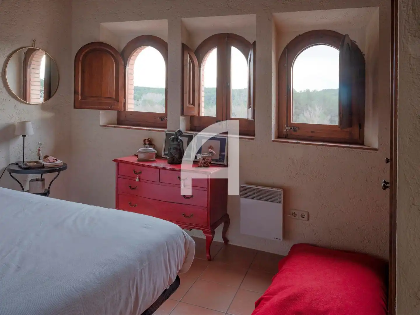 Habitación de Finca rústica en venta en Sant Miquel de Fluvià con Calefacción, Piscina y Amueblado