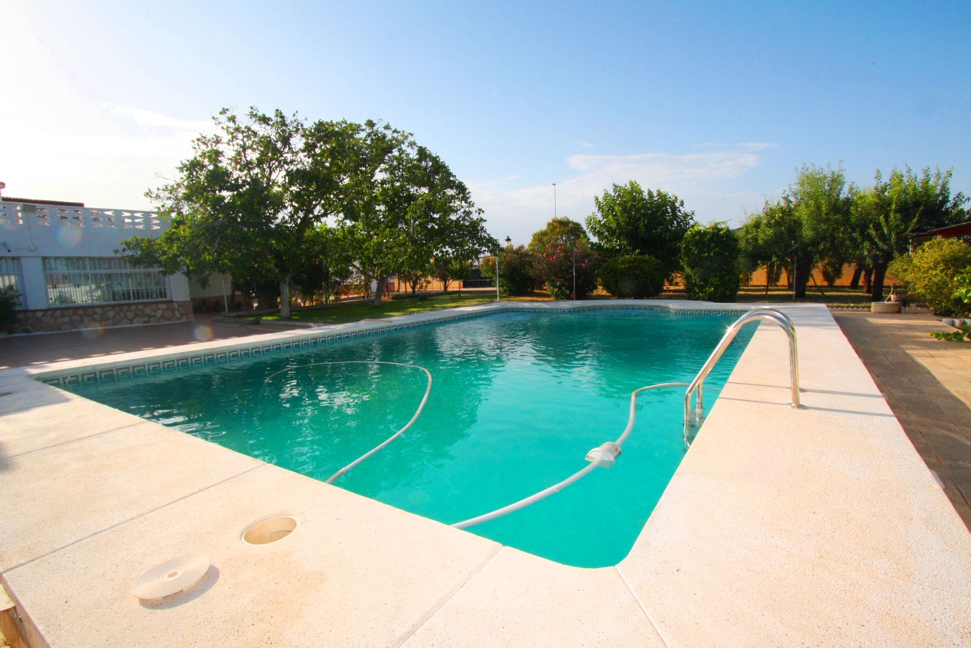 Piscina de Casa o xalet en venda en  Albacete Capital amb Aire condicionat, Jardí privat i Terrassa
