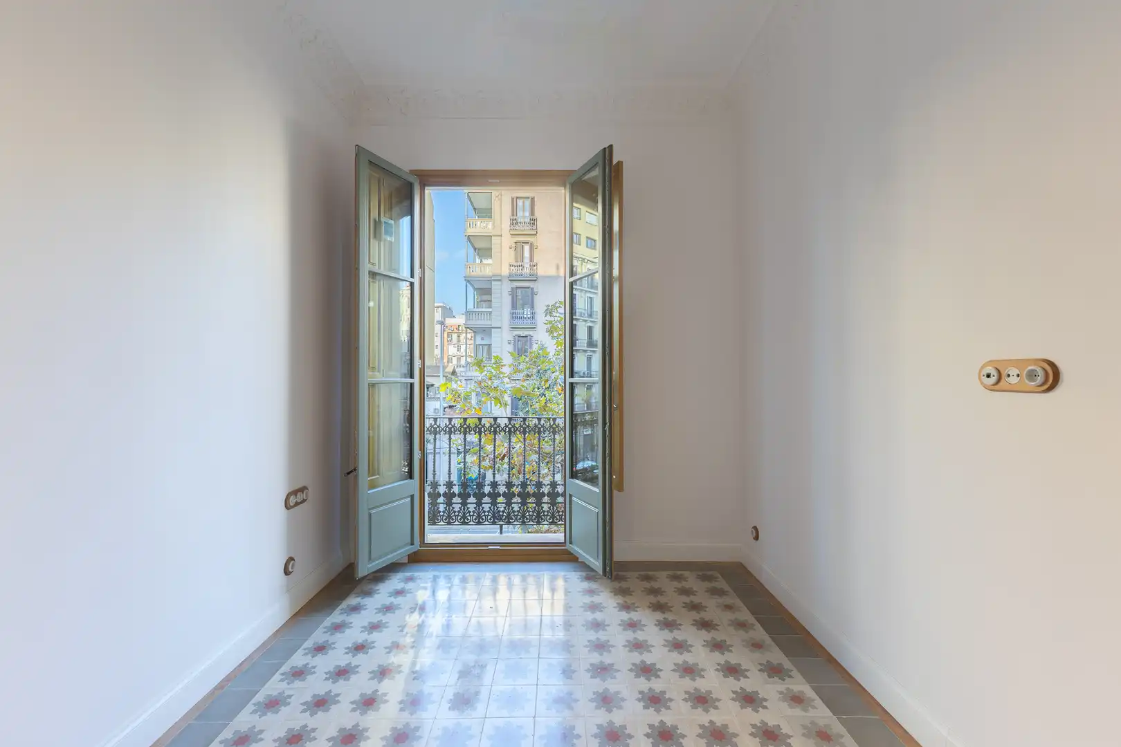 Wohnung zum Verkauf in Barcelona mit Klimaanlage, Heizung und Balkon