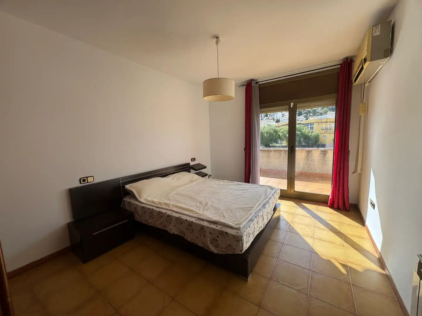 Habitación de Casa adosada de alquiler en Calafell con Calefacción, Terraza y Amueblado