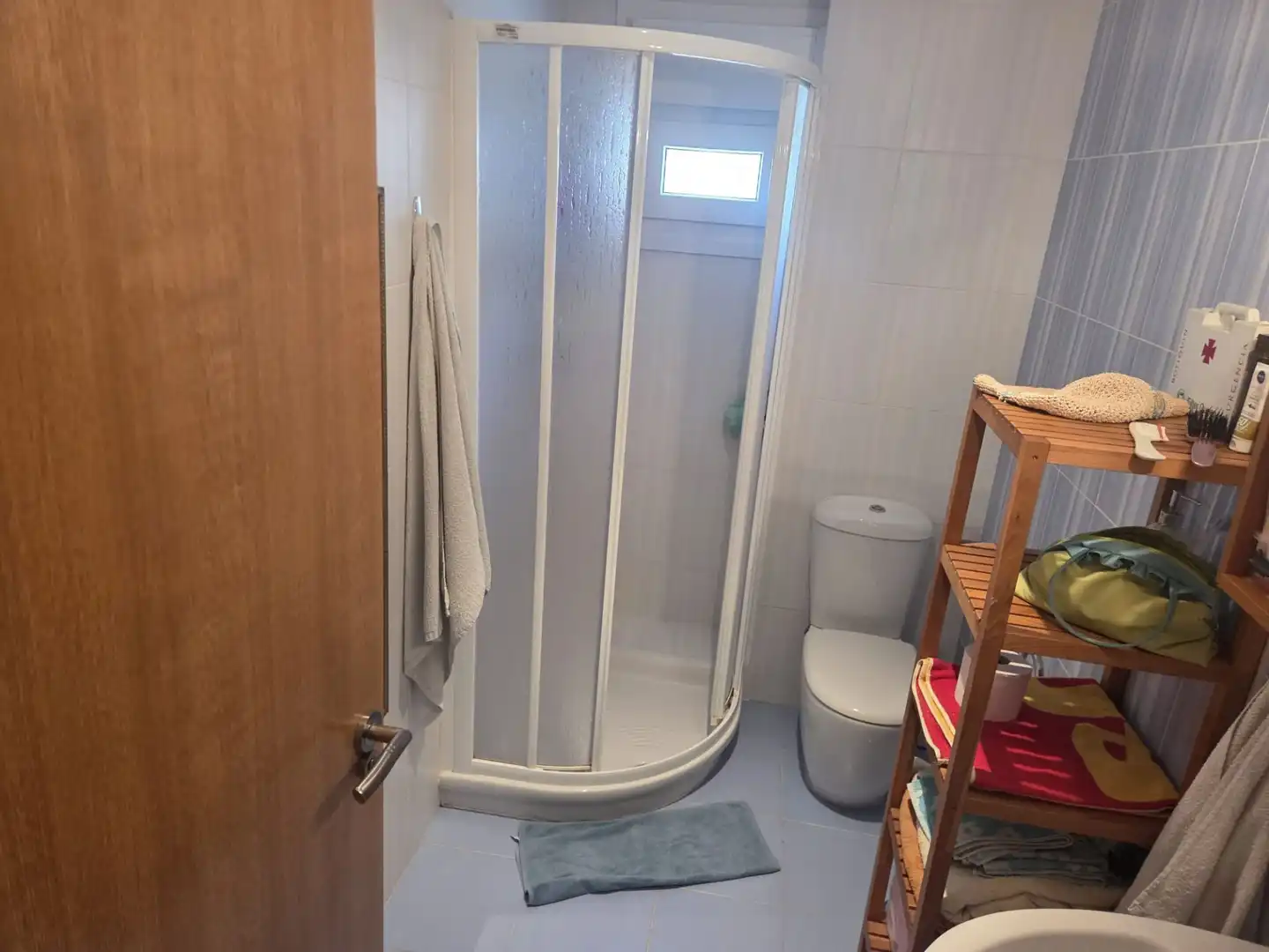 Baño de Apartamento de alquiler en Benicarló con Aire acondicionado, Calefacción y Terraza