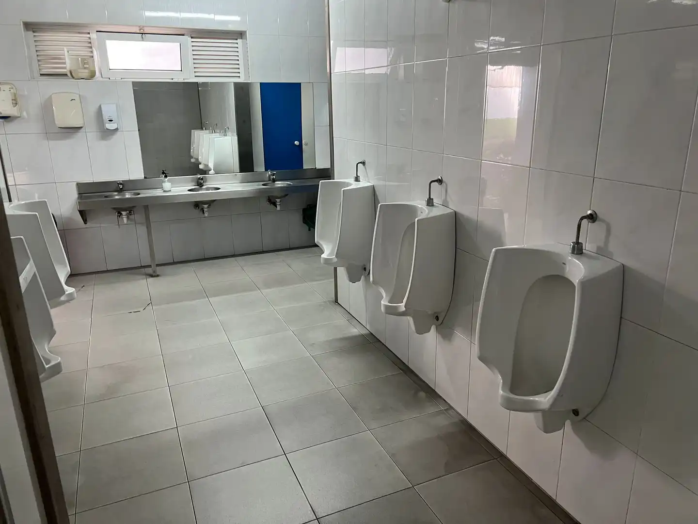 Baño de Nave industrial de alquiler en Sarria
