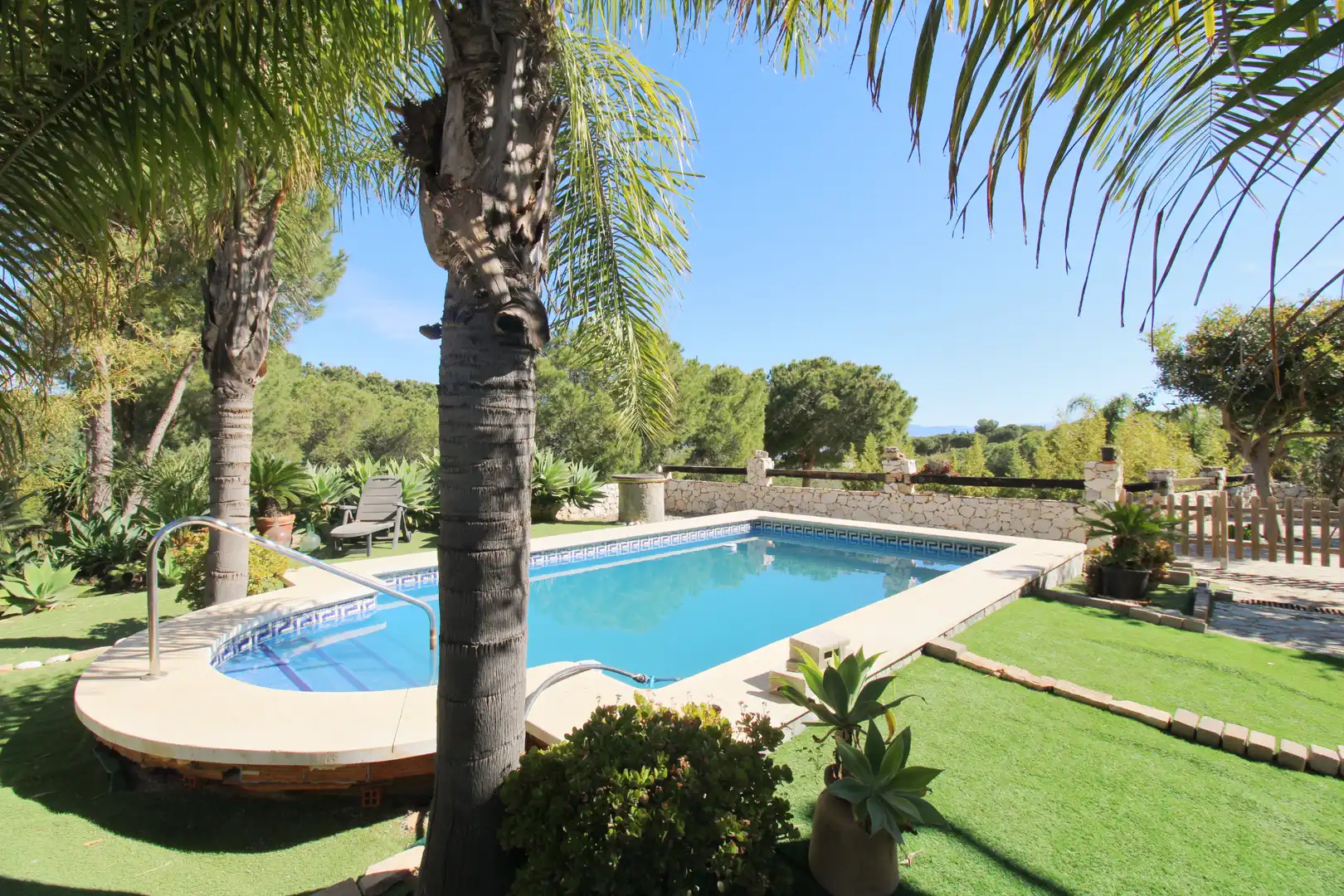 Piscina de Casa o xalet en venda en Alhaurín de la Torre amb Aire condicionat, Calefacció i Terrassa