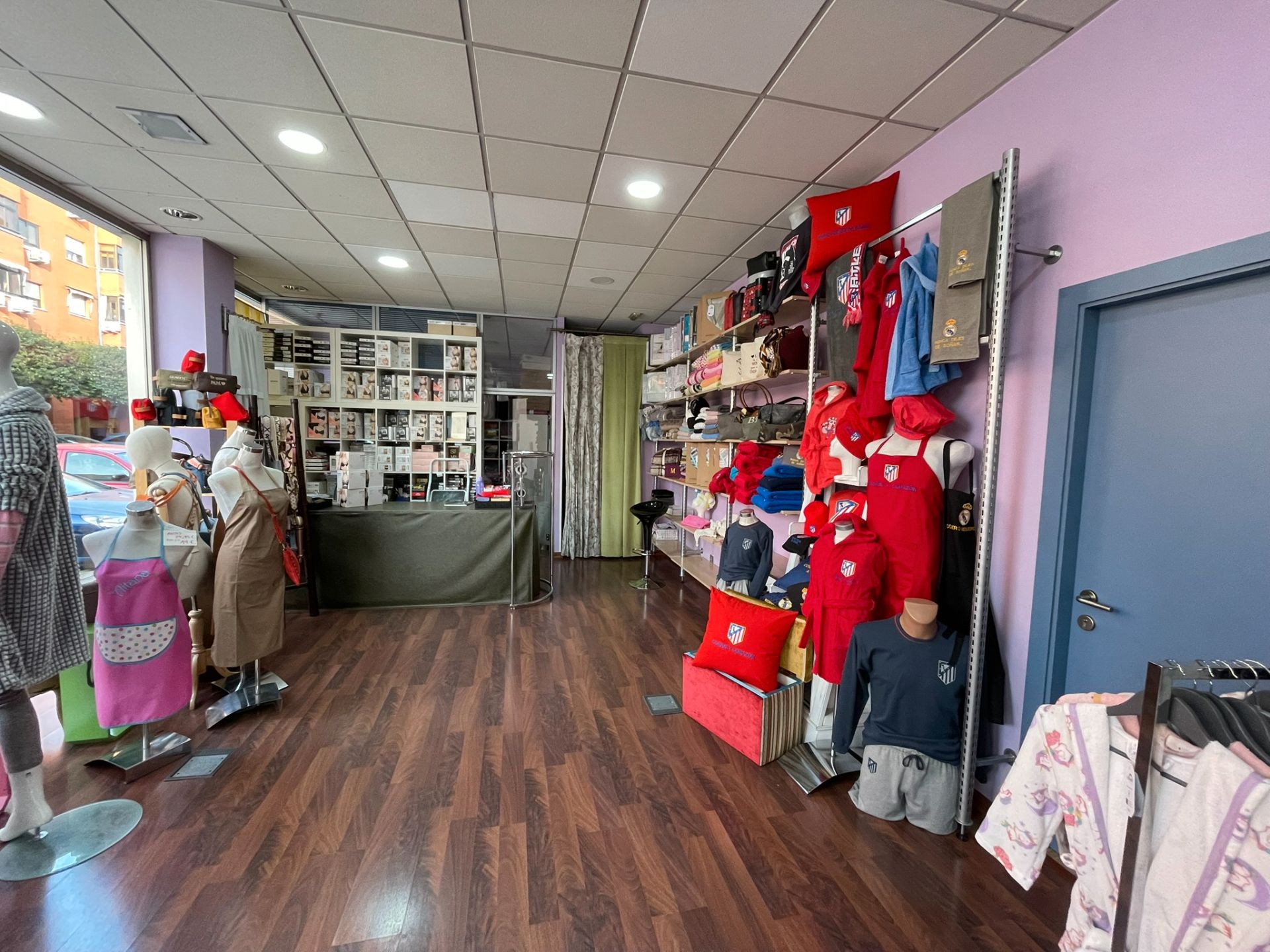 Premises for sale in Pinto  with Air Conditioner, Heating and Furnished