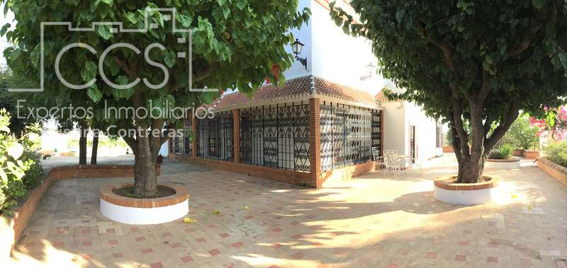 Vista exterior de Finca rústica en venda en Villanueva del Ariscal amb Traster, Piscina i Moblat