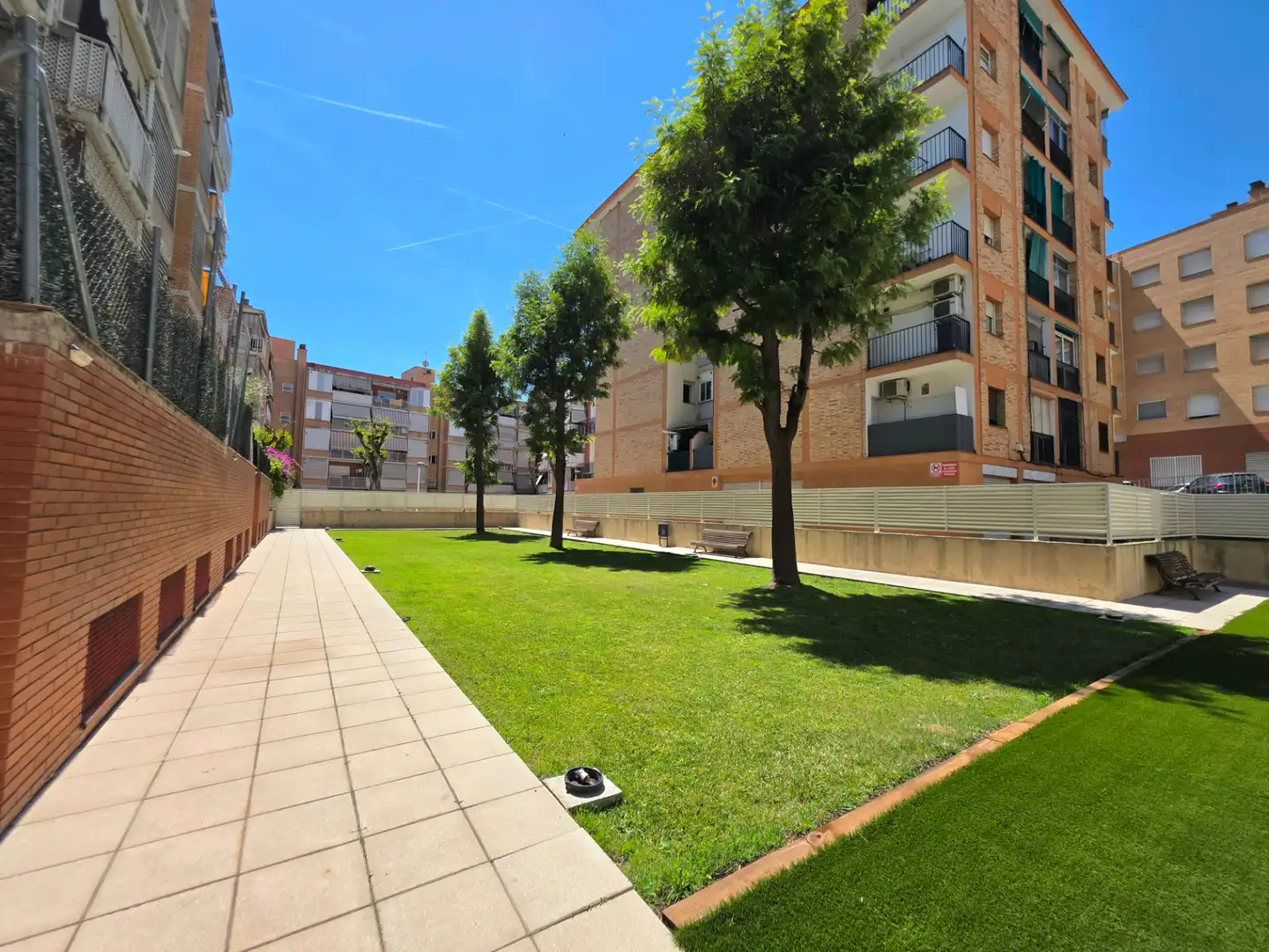 Vista exterior de Piso en venta en Sant Andreu de la Barca con Aire acondicionado, Calefacción y Terraza