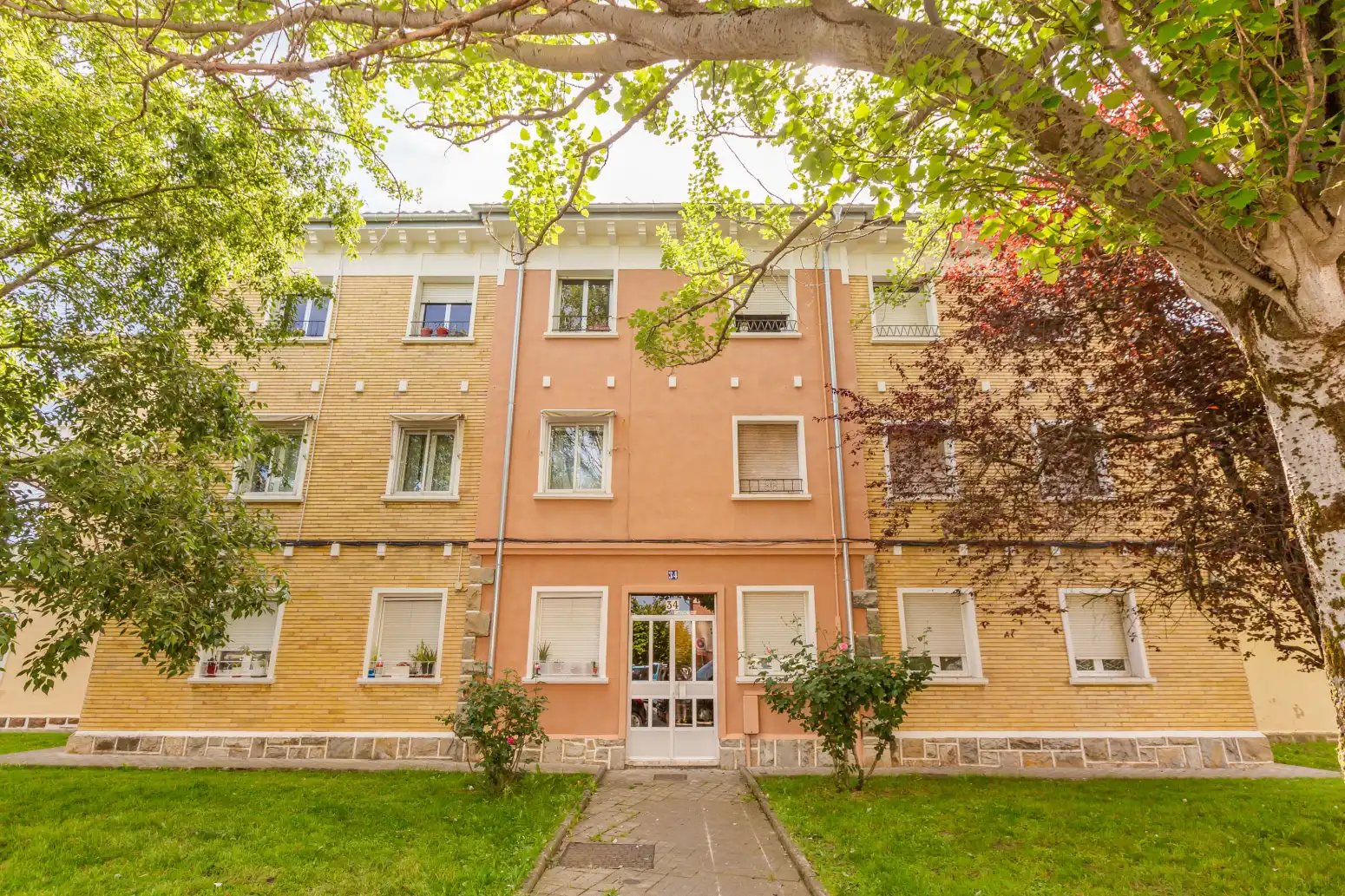 Vista exterior de Piso en venta en  Pamplona / Iruña con Calefacción, Parquet y Amueblado
