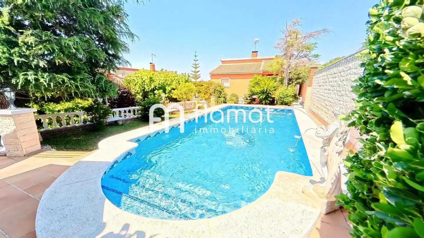 Piscina de Casa o xalet en venda en El Catllar 