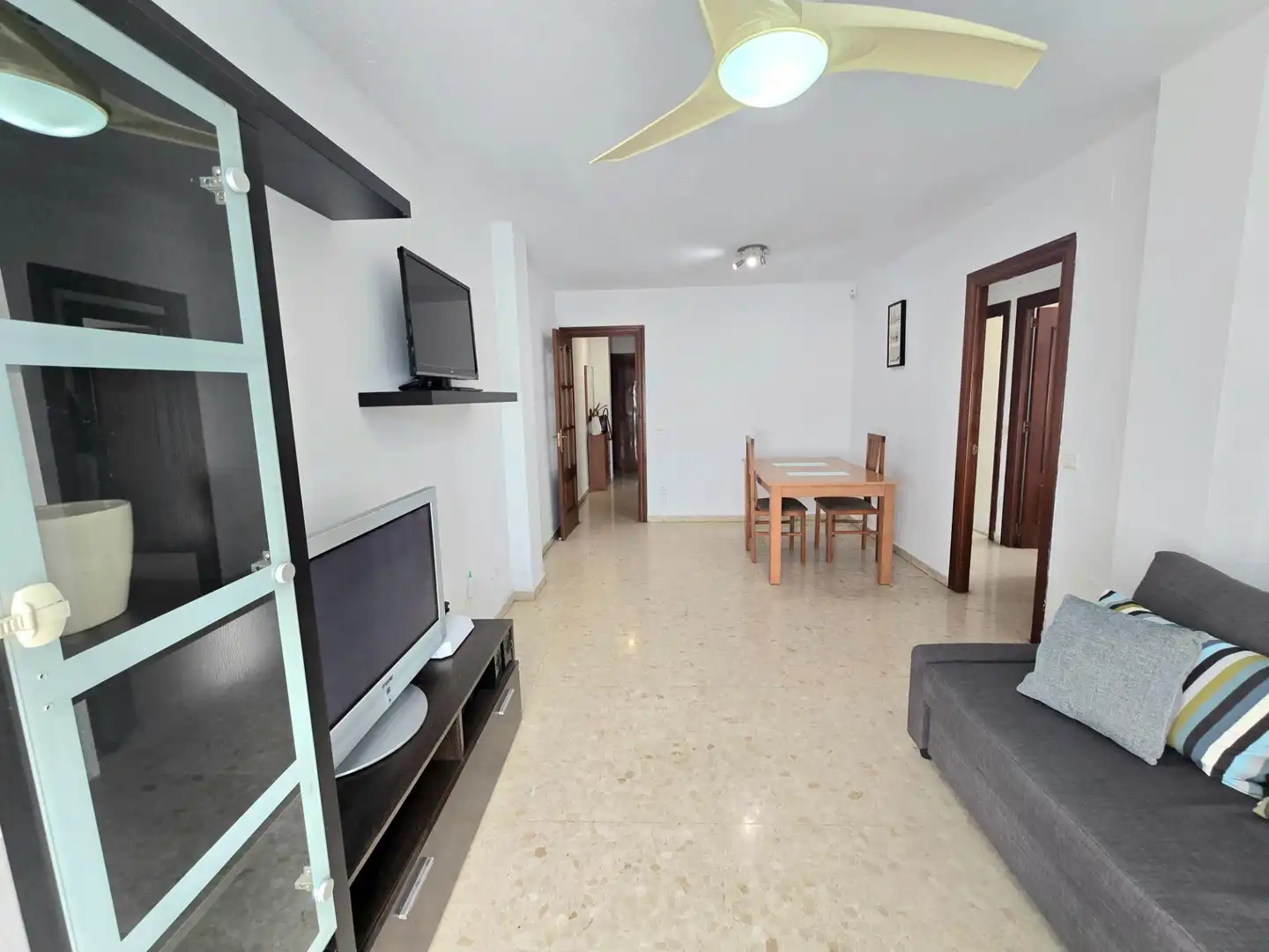 Wohnzimmer von Wohnung zum Verkauf in Torremolinos mit Klimaanlage, Privatgarten und Terrasse