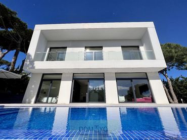 Casa amb piscina en venda a Navegant