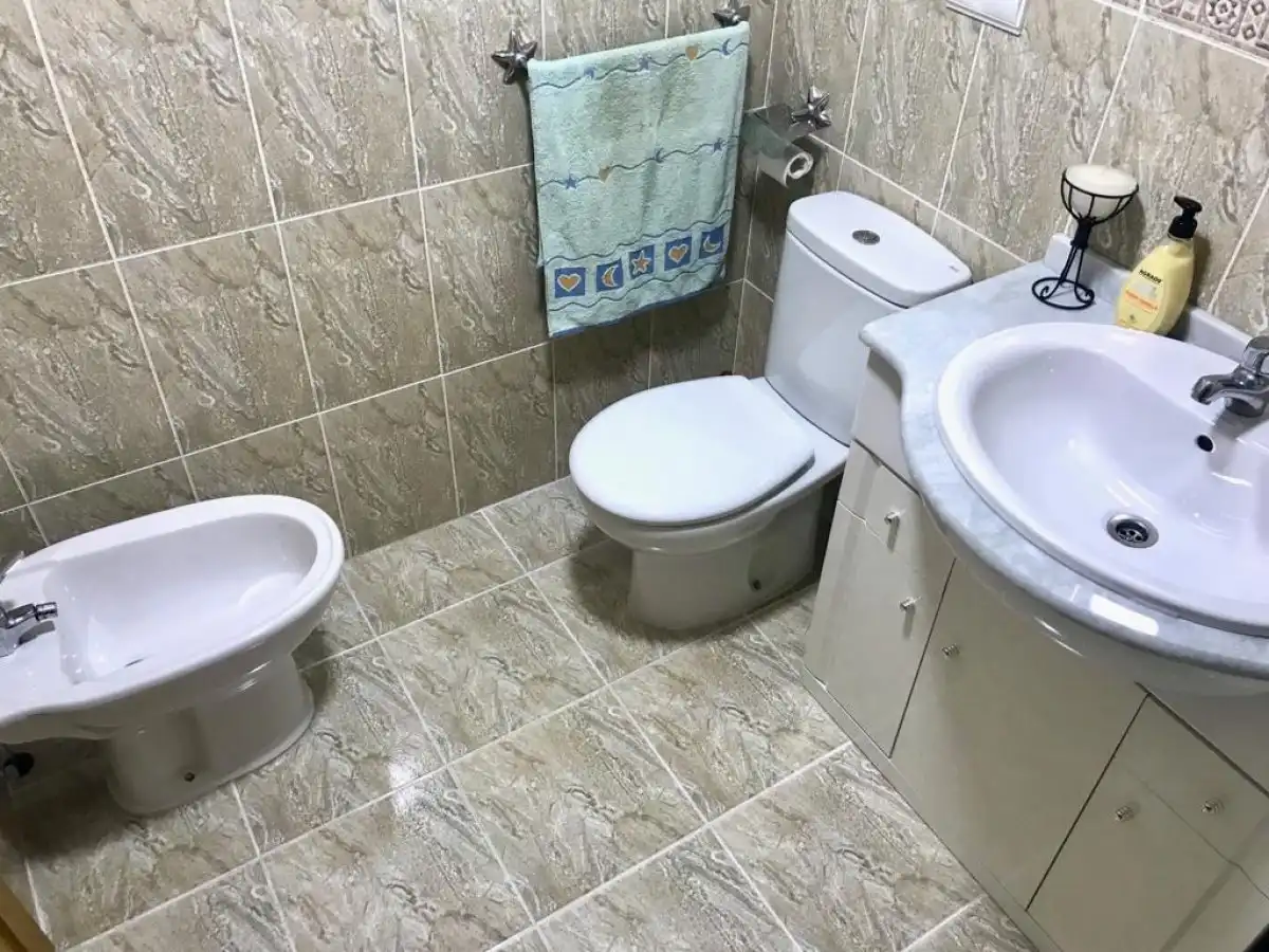 Baño de Piso de alquiler en Manises con Aire acondicionado, Calefacción y Amueblado