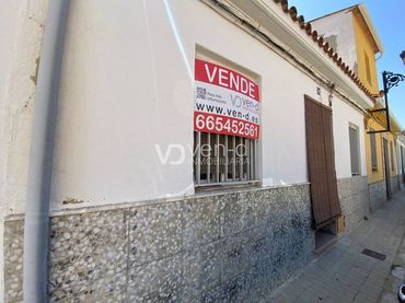 Casa amb jardí en venda a Calle Manuel Ciges Aparicio 30