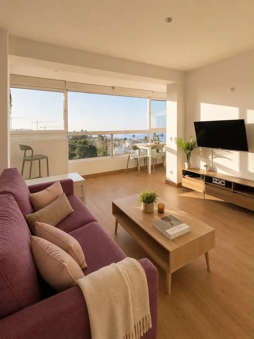 Sala d'estar de Estudi de lloguer en Marbella amb Aire condicionat i Moblat