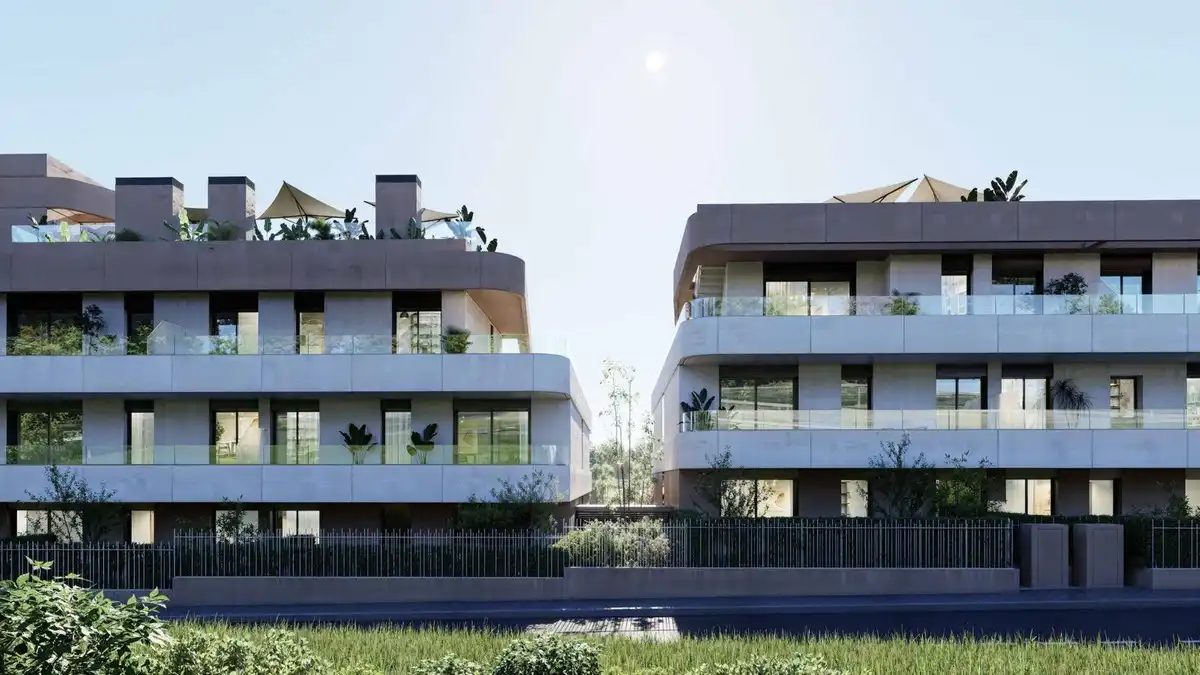 Außenansicht von Erdgeschoss zum Verkauf in Estepona mit Klimaanlage, Privatgarten und Abstellraum