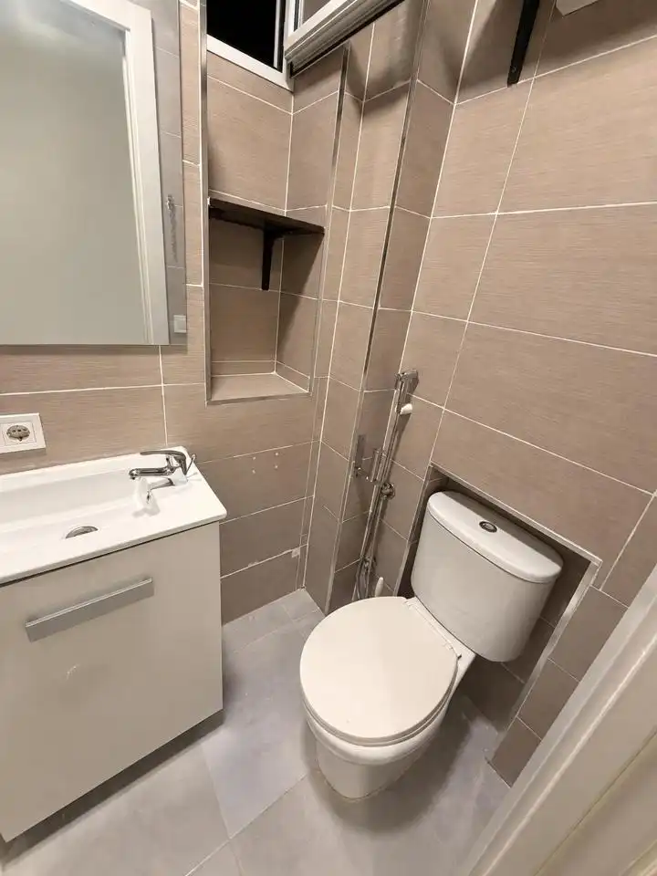 Badezimmer von Erdgeschoss zur Miete in Madrid