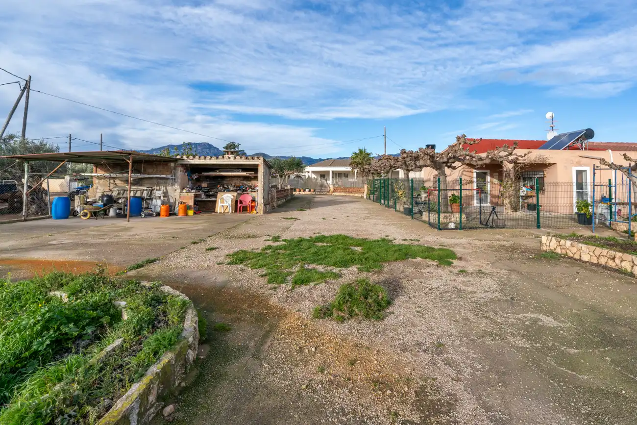 Country house zum Verkauf in Tortosa mit Privatgarten, Schwimmbad und Internet