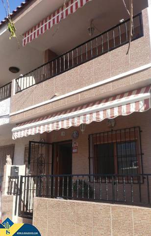 Casa-chalet en Venta en Pueblo Latino
