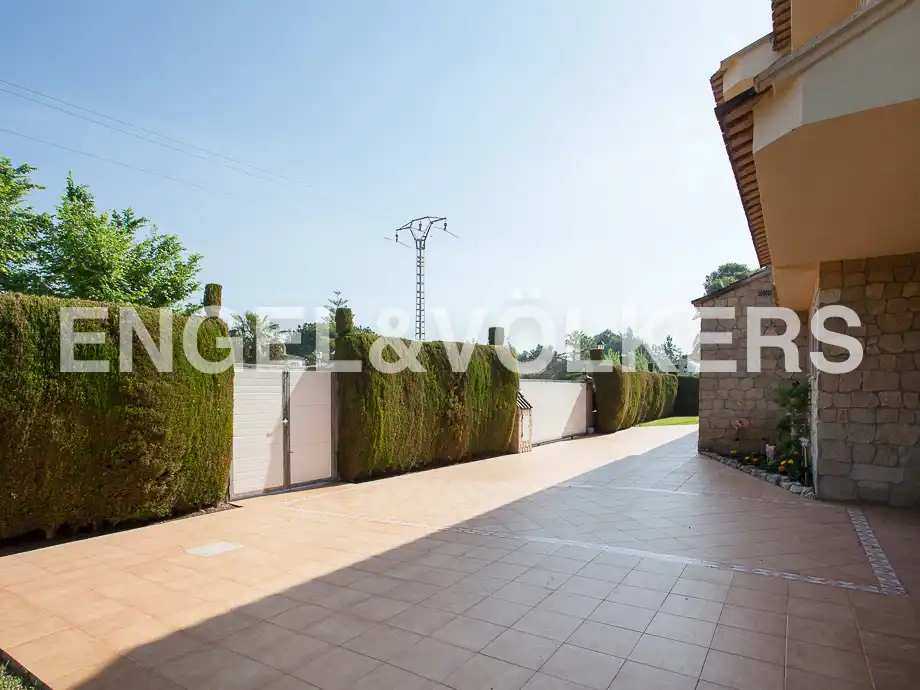 Vista exterior de Casa o chalet en venta en Serra con Calefacción, Jardín privado y Trastero