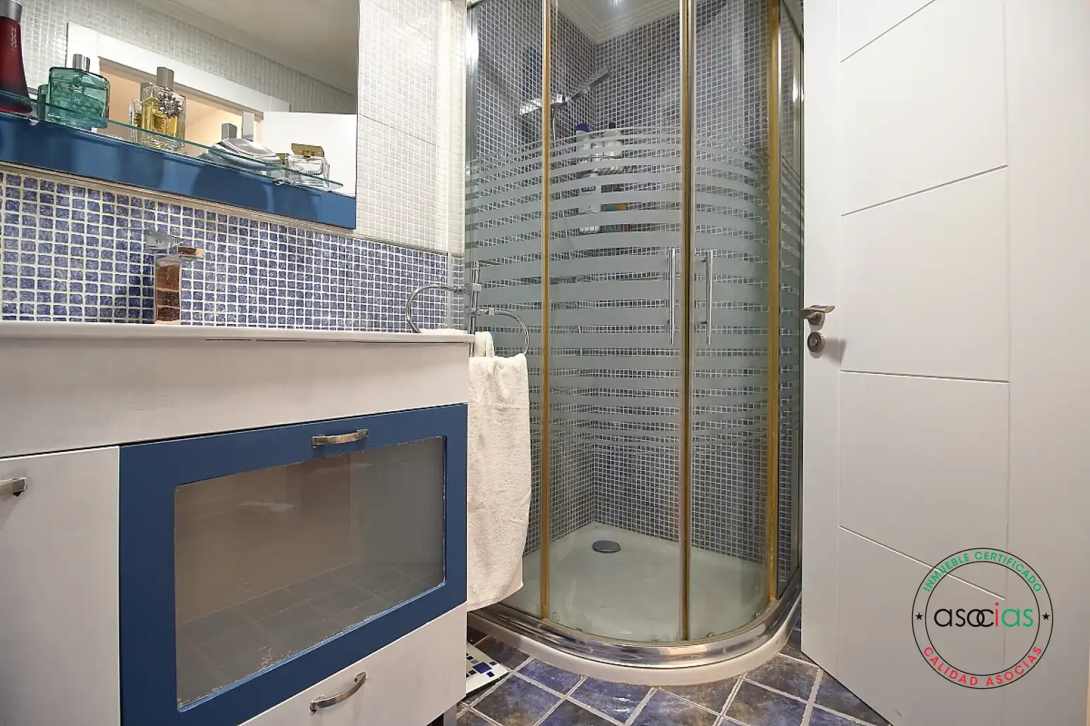 Bathroom of Flat for sale in Gijón   with Heating and Parquet flooring