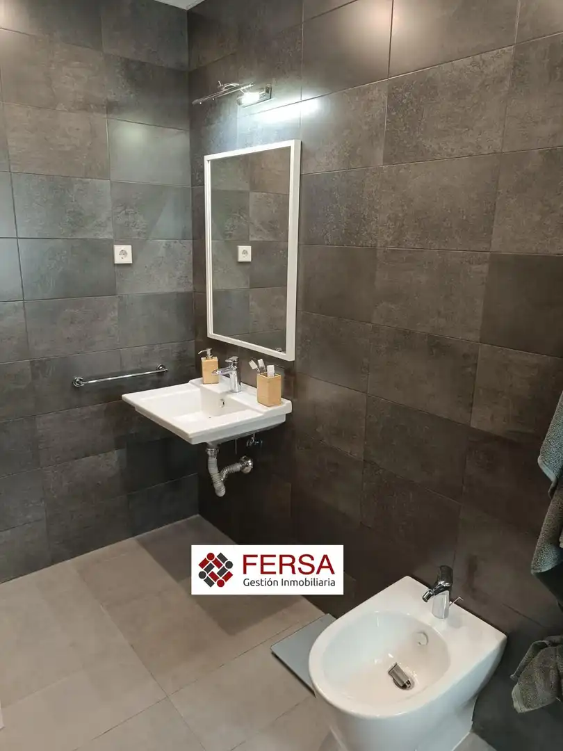 Badezimmer von Wohnung zur Miete in El Puerto de Santa María mit Klimaanlage, Heizung und Privatgarten