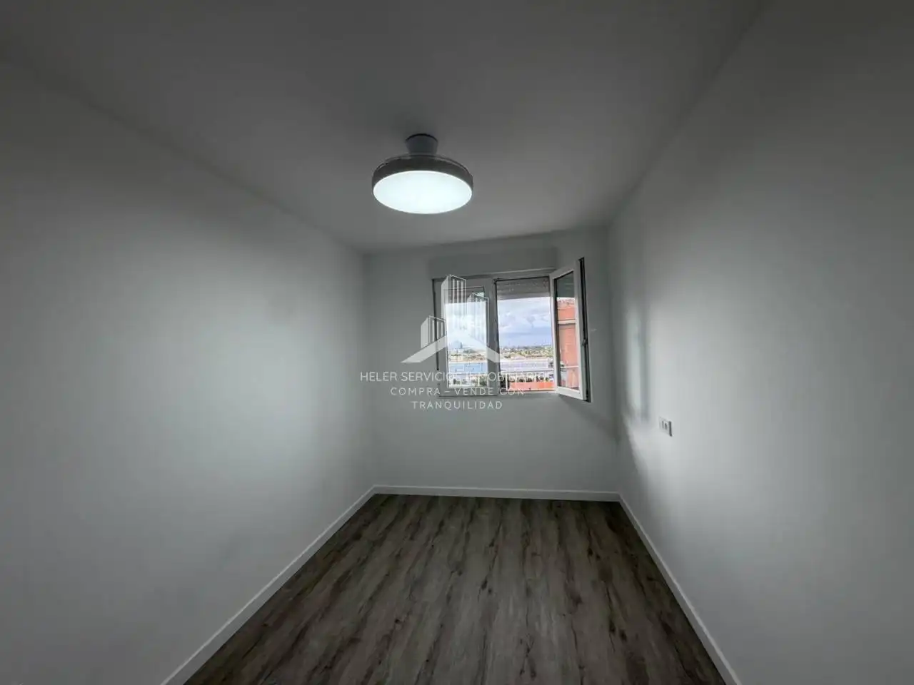 Wohnung zur Miete in Avenida Valencia, Ensanche - Río Júcar