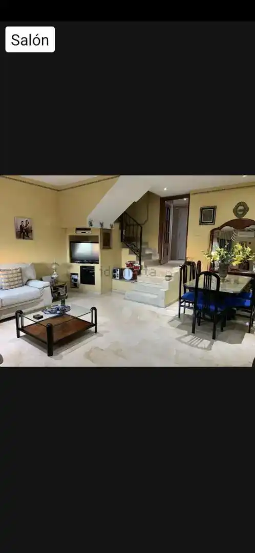 Sala d'estar de Casa adosada en venda en Benalmádena amb Aire condicionat i Balcó