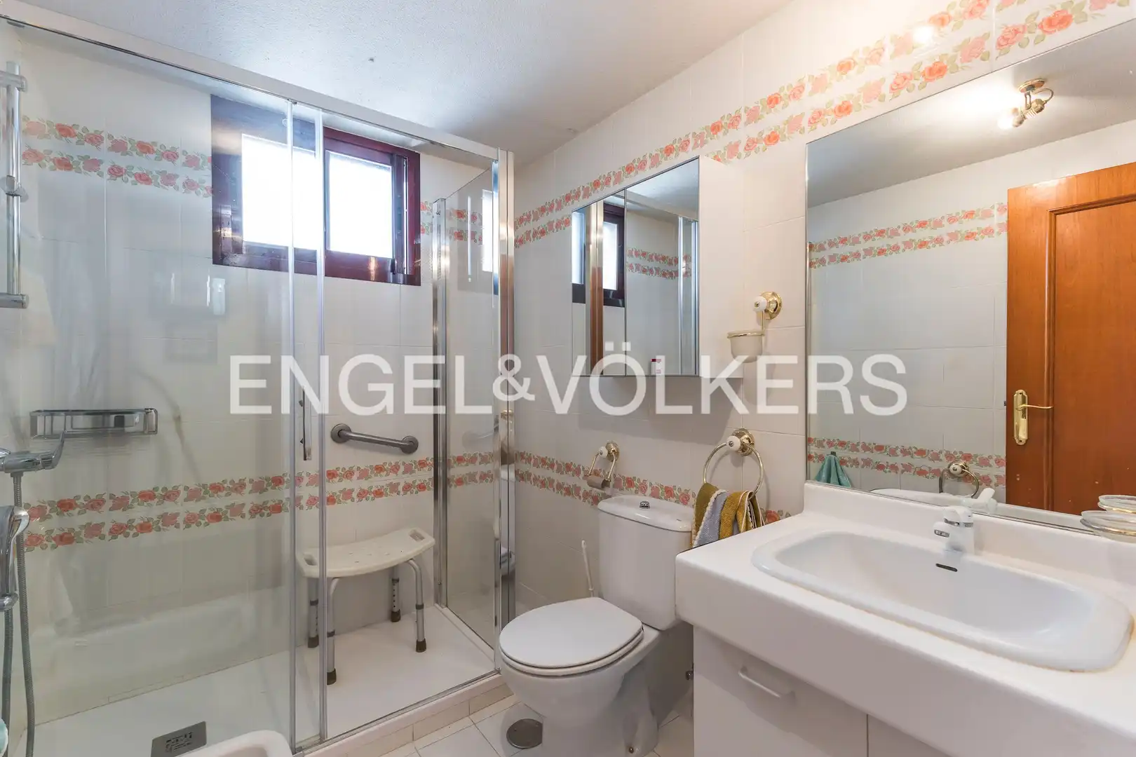 Badezimmer von Wohnung zum Verkauf in Madrid mit Heizung, Parkett und Abstellraum