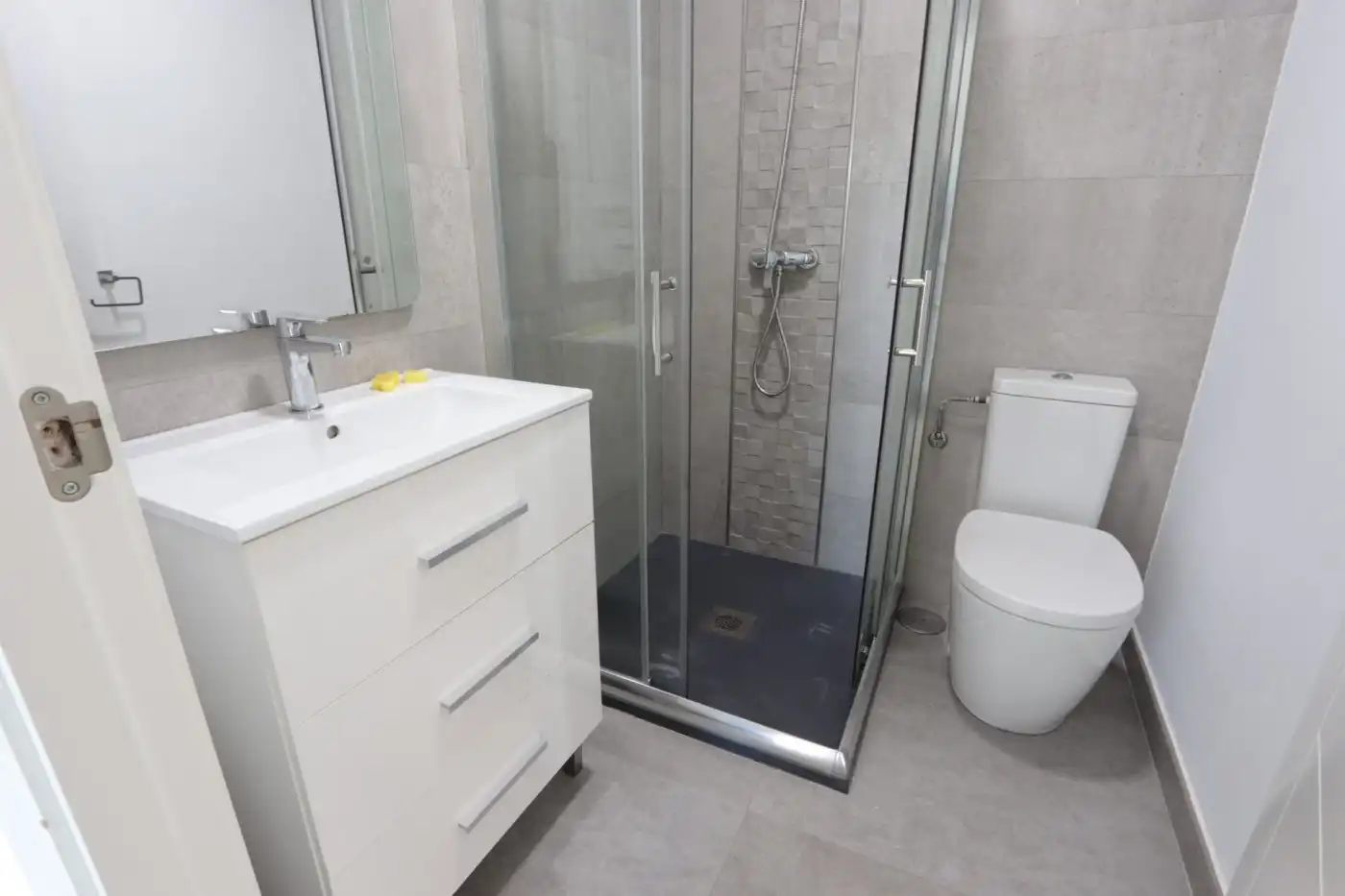 Baño de Piso en venta en Cartagena con Aire acondicionado, Calefacción y Terraza