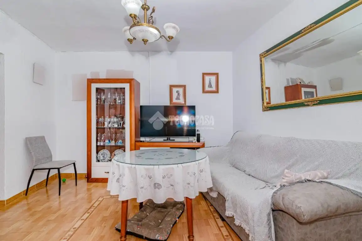 Sala d'estar de Casa adosada en venda en Loja amb Aire condicionat, Terrassa i Traster