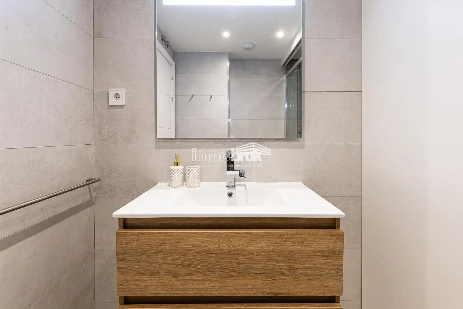 Baño de Dúplex de alquiler en Madrid con Aire acondicionado, Calefacción y Terraza