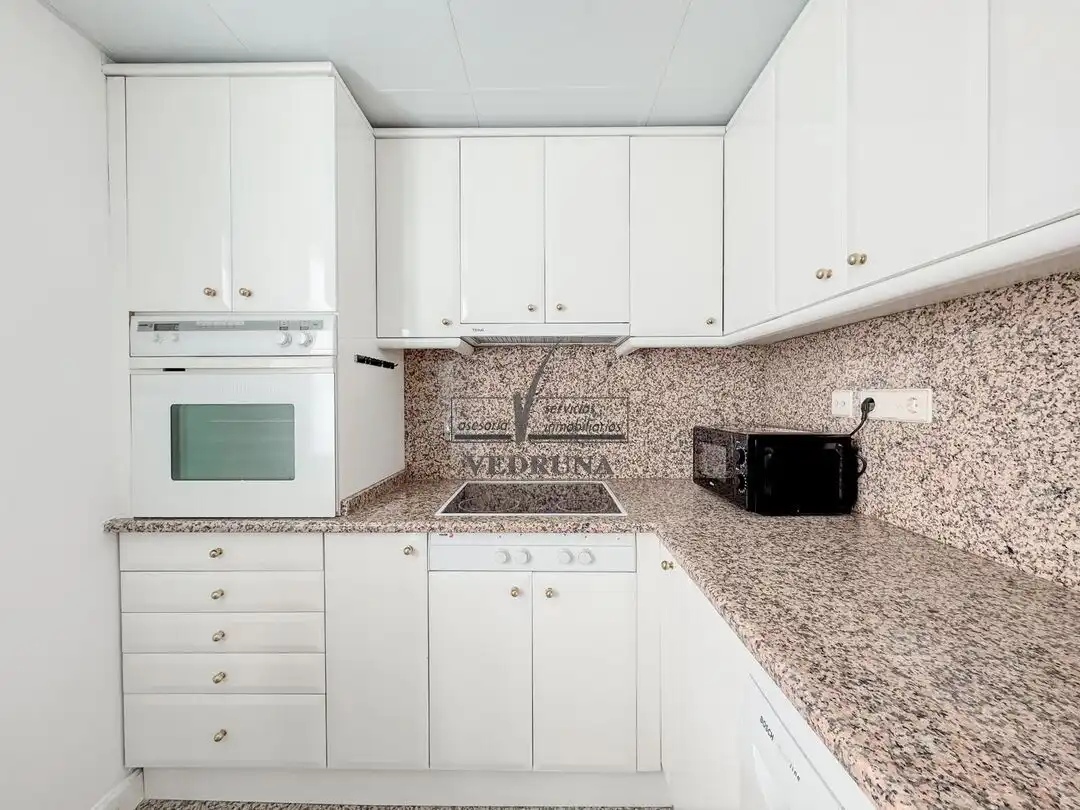Cuina de Apartament de lloguer en Zaragoza amb Aire condicionat, Calefacció i Forn