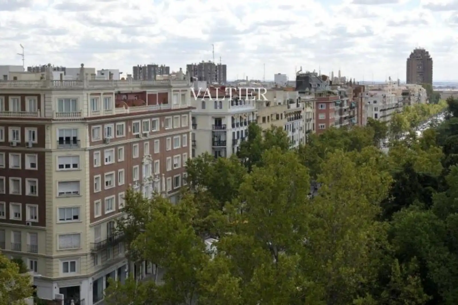 Außenansicht von Wohnung zum Verkauf in Madrid mit Heizung, Terrasse und Abstellraum