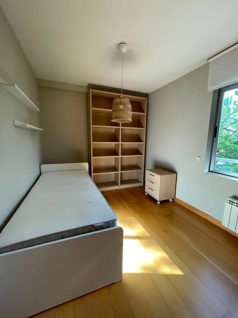 Bedroom of Flat for rent in Pozuelo de Alarcón  with Air Conditioner, Heating and Private garden
