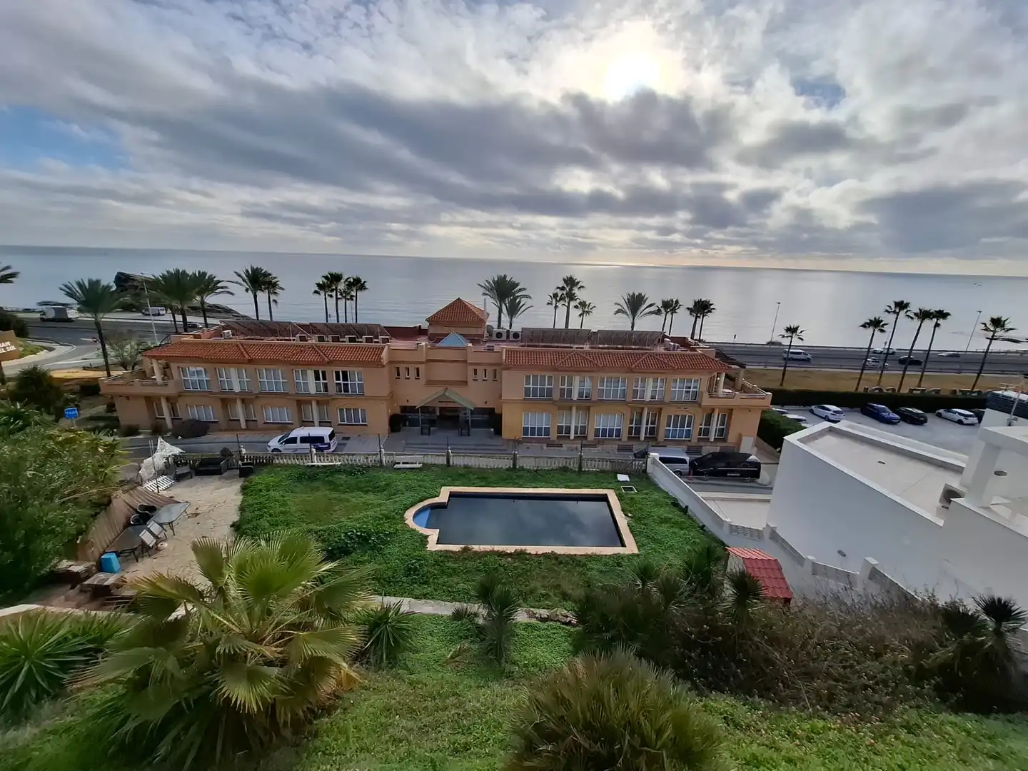 Vista exterior de Casa o xalet en venda en Mijas amb Aire condicionat, Calefacció i Jardí privat