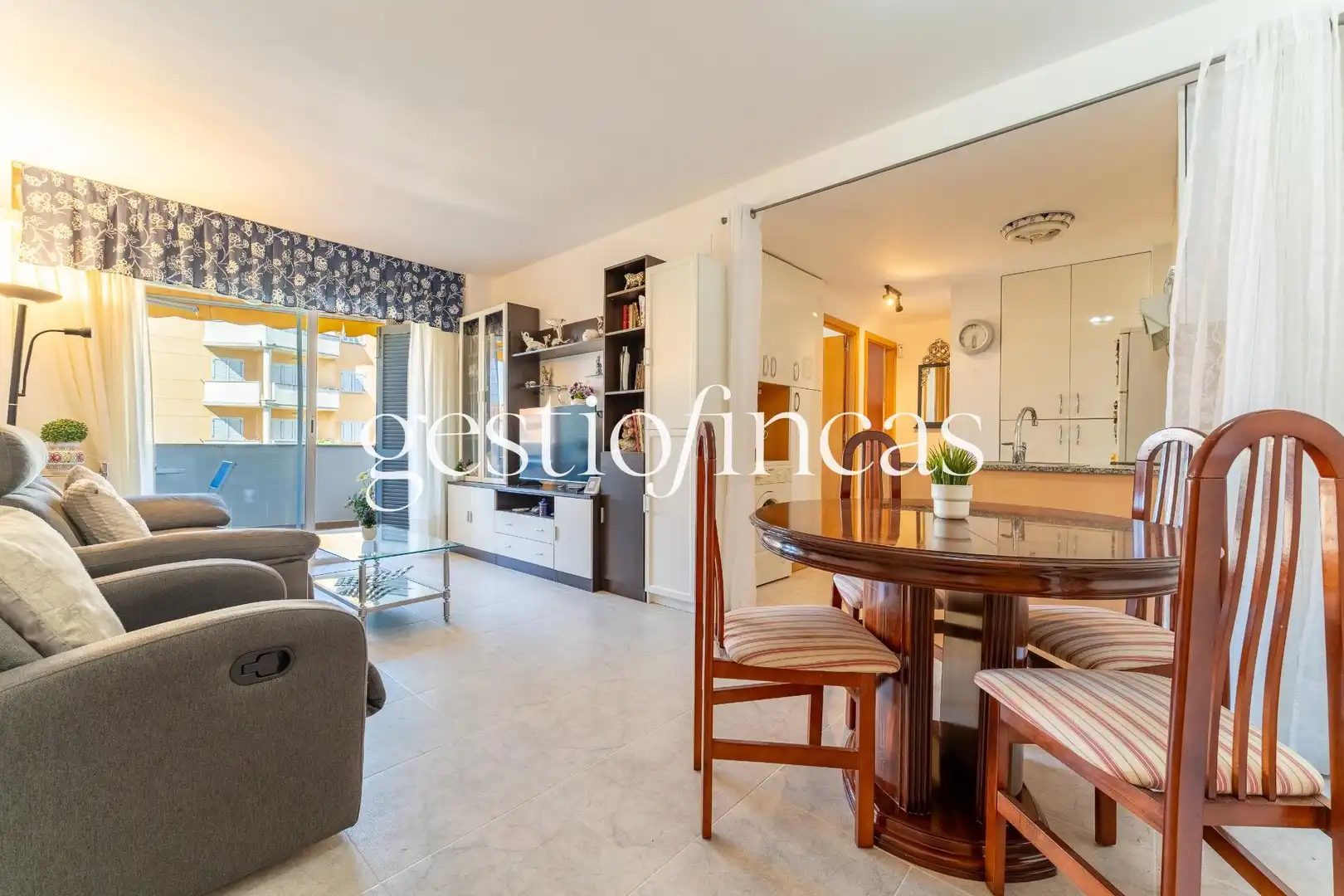 Vista exterior de Apartamento en venta en Cambrils con Aire acondicionado, Terraza y Amueblado