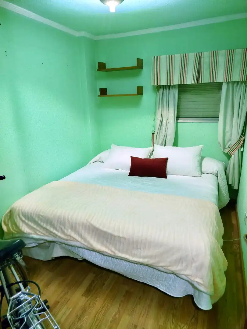 Habitación de Piso de alquiler en Vigo  con Calefacción, Amueblado y Horno