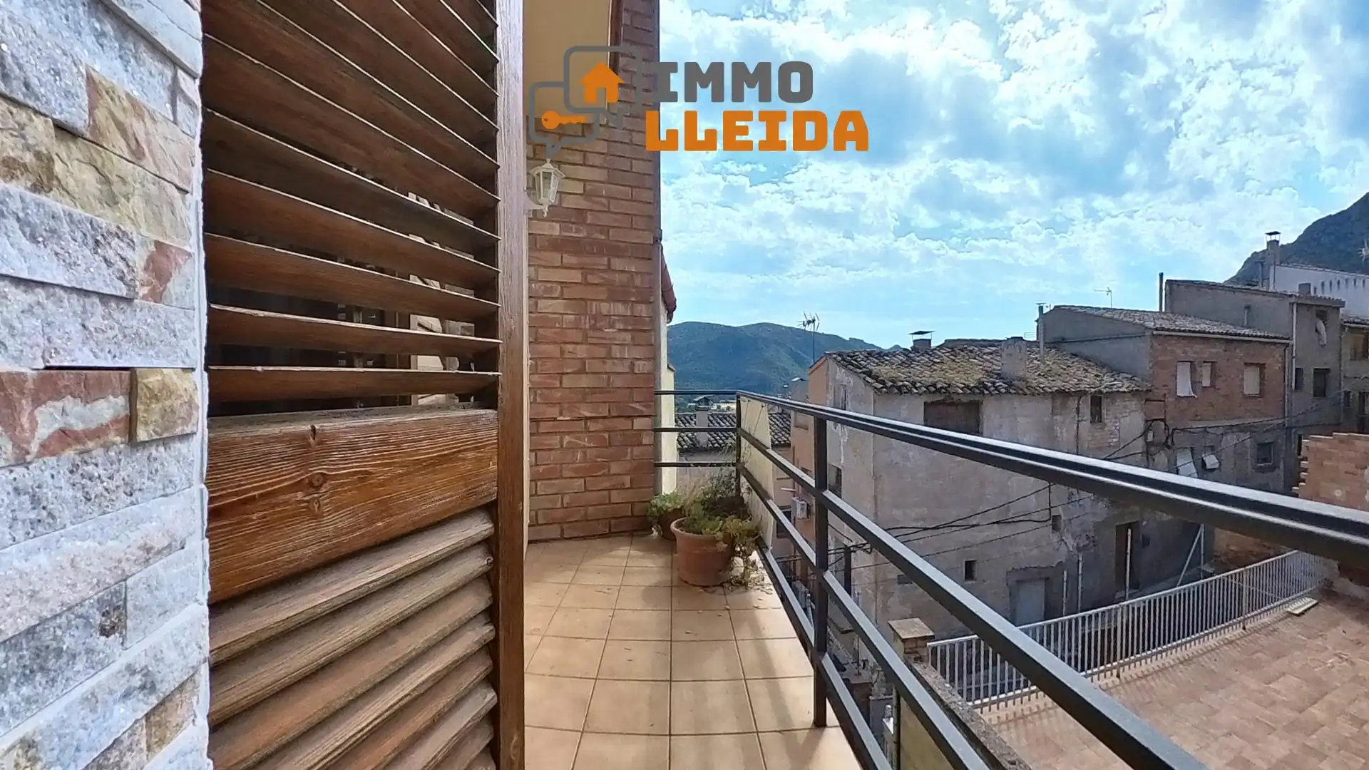 Vista exterior de Casa adosada en venta en Camarasa con Calefacción, Terraza y Trastero