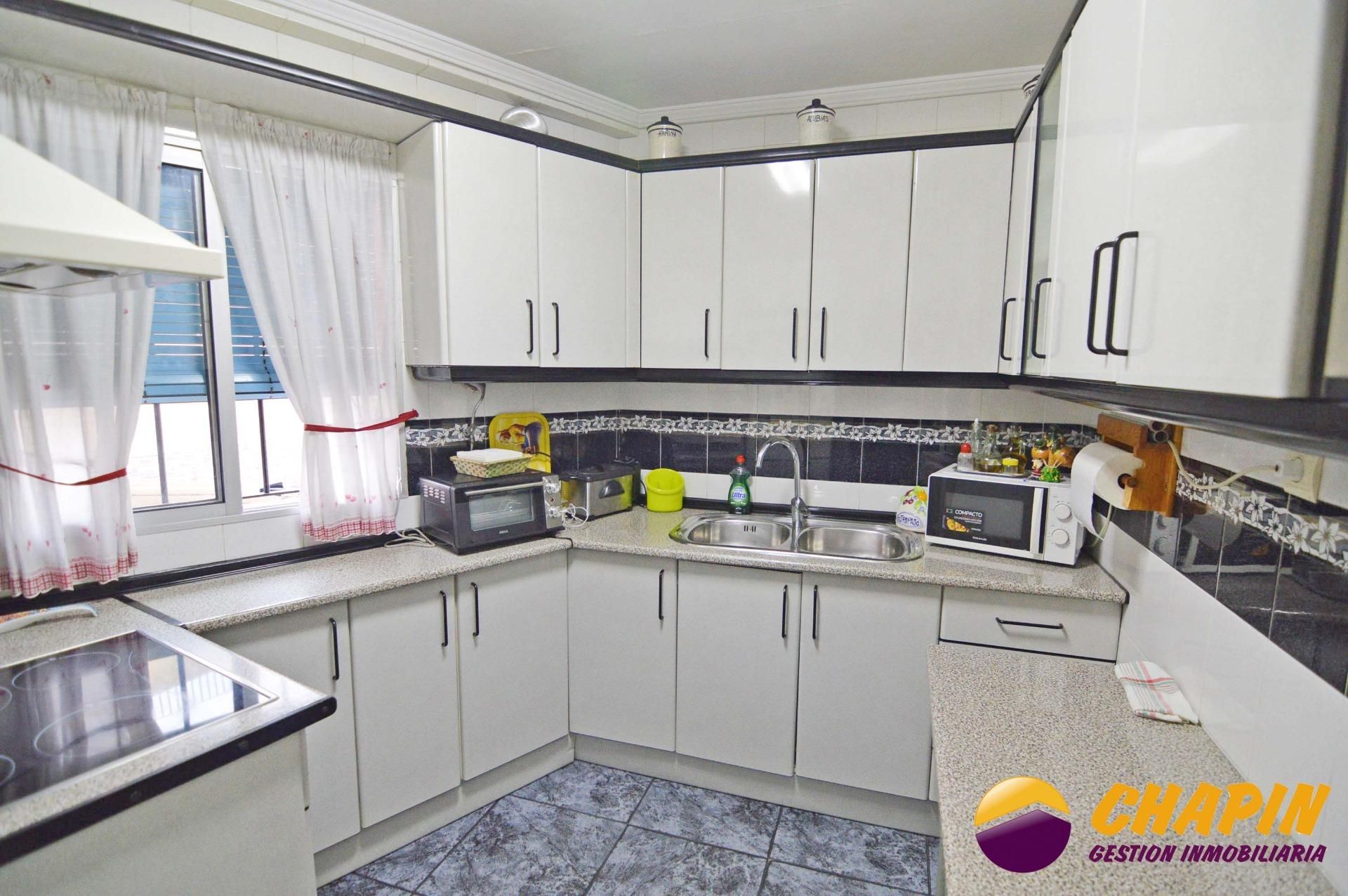 Cuina de Casa o xalet en venda en Jerez de la Frontera amb Terrassa i Traster