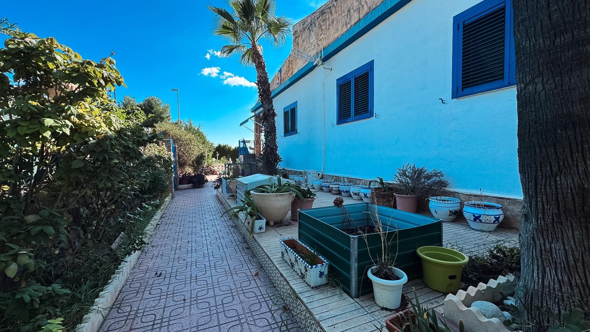 Vista exterior de Casa o xalet en venda en San Vicente del Raspeig / Sant Vicent del Raspeig amb Calefacció, Terrassa i Traster