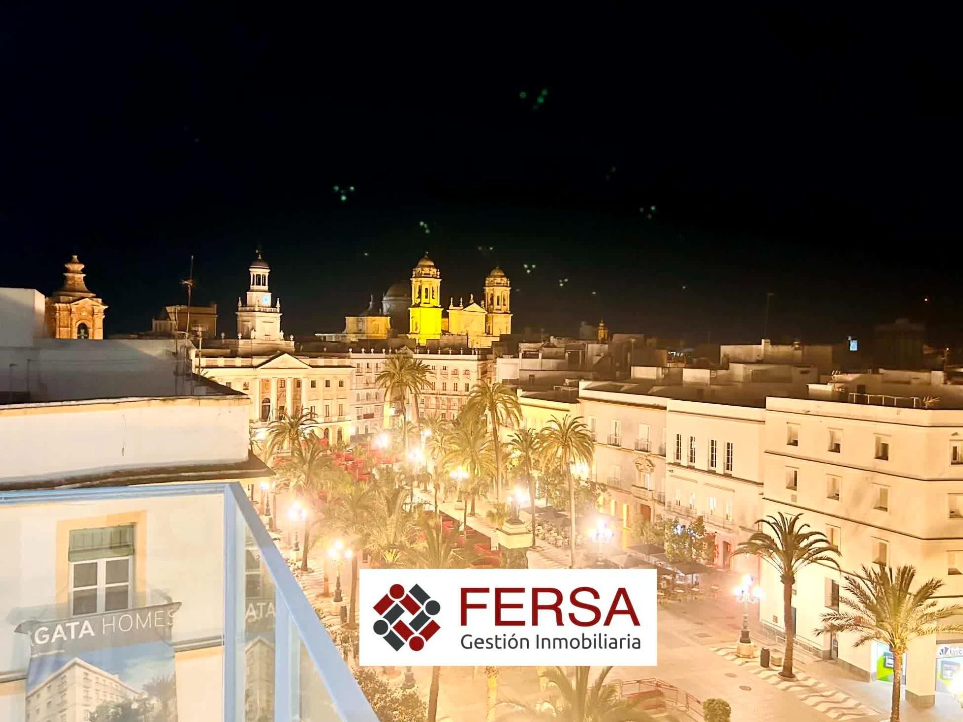 Vista exterior de Pis de lloguer en  Cádiz Capital amb Aire condicionat, Terrassa i Moblat
