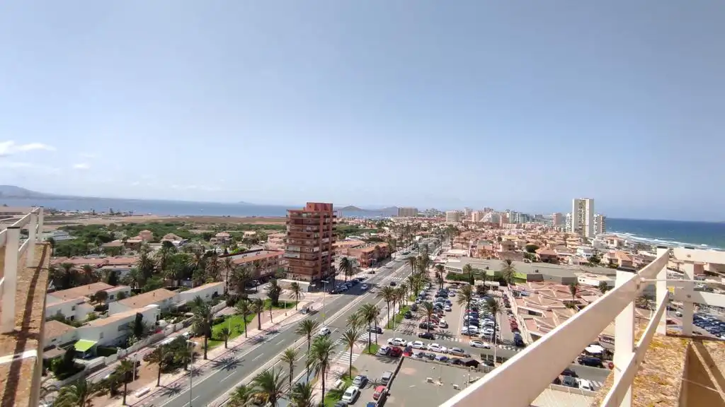 Vista exterior de Àtic en venda en La Manga del Mar Menor amb Terrassa, Moblat i Forn