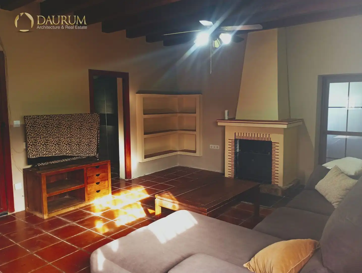 Sala d'estar de Casa o xalet en venda en La Rinconada amb Aire condicionat i Piscina