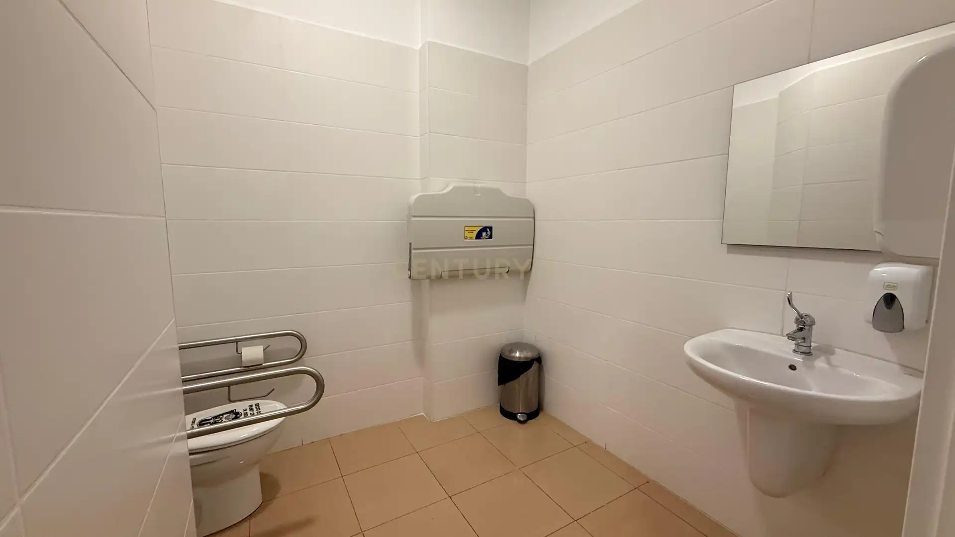 Baño de Local en traspaso en Calpe / Calp con Aire acondicionado, Alarma y Domótica
