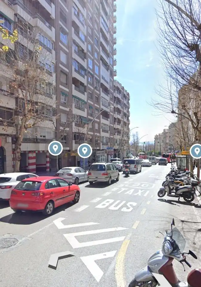 Vista exterior de Local en venta en Granada